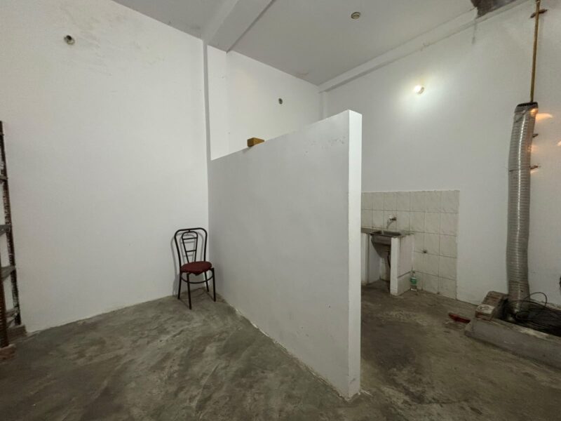 One room with kitchen