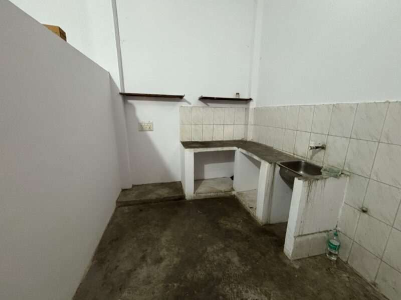 One room with kitchen