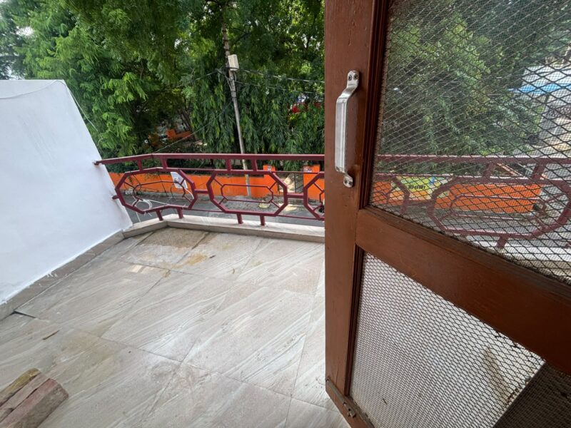 2BHK Floor – for rent