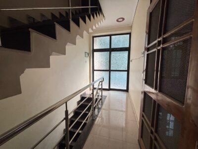 Well-Maintained 3 Room Set Available