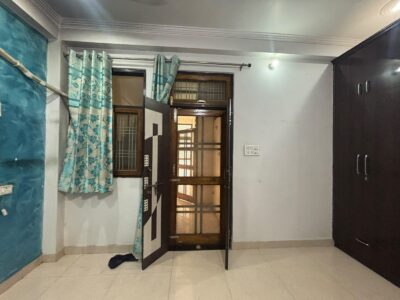 Well-Maintained 3 Room Set Available