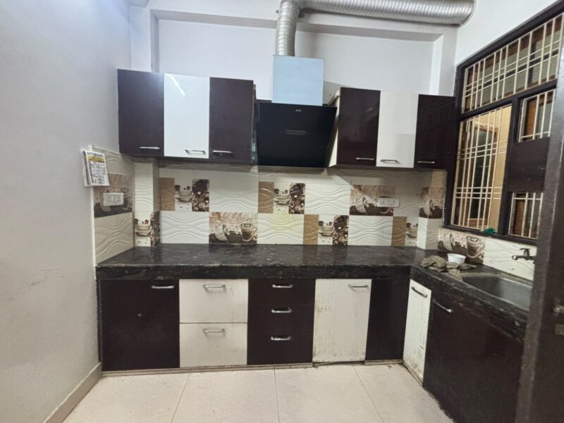 Well-Maintained 3 Room Set Available