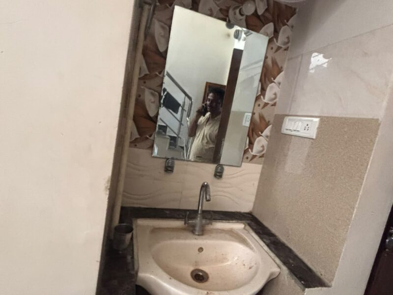 Well-Maintained 3 Room Set Available