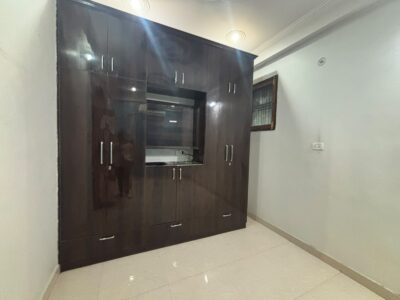 Well-Maintained 3 Room Set Available