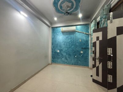 Well-Maintained 3 Room Set Available