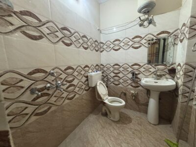 Well-Maintained 3 Room Set Available