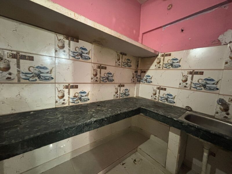 Well-Maintained 2 Room Set for Rent