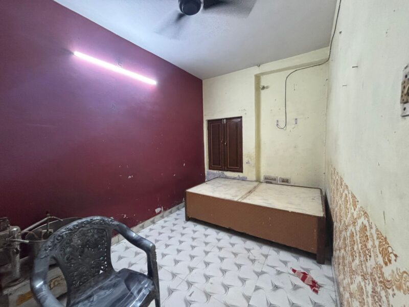 Well-Maintained 2 Room Set for Rent
