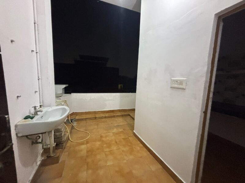 1BHK Home in a Well-Connected Area