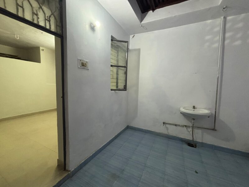1BHK Flat for Rent | Spacious and Well-Maintained Home