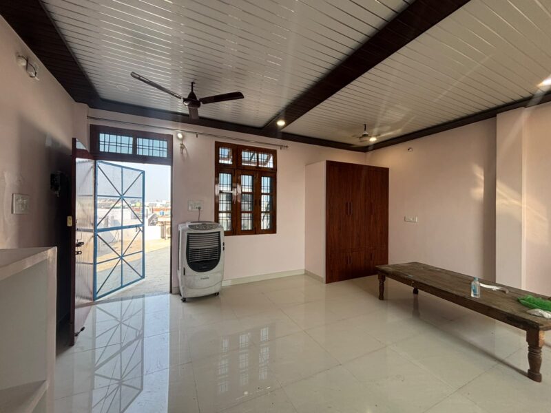 Affordable & Spacious 1 RK Room for Rent | Prime Location